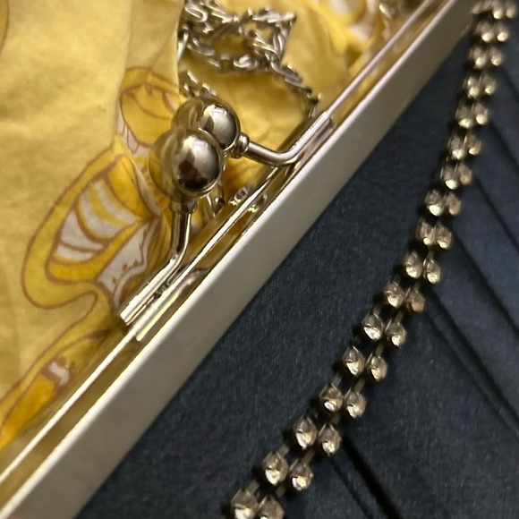 Bijoux Terner ELEGANT Rhinestone Accent Kiss Lock Evening Bag - Picture 5 of 8